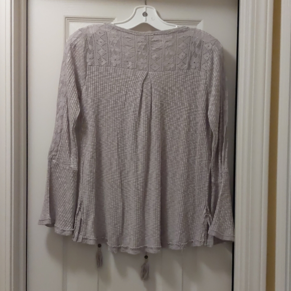 Sweater / Top - Picture 2 of 7